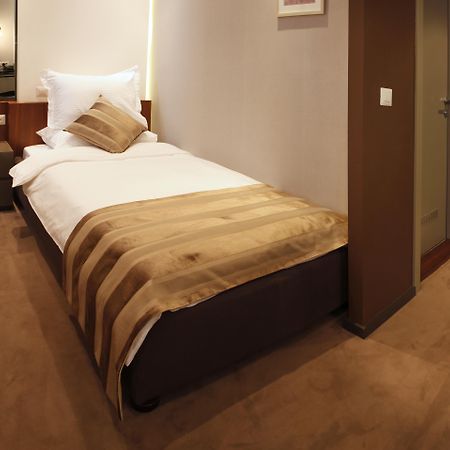 Hotel Russia スコピエ エクステリア 写真