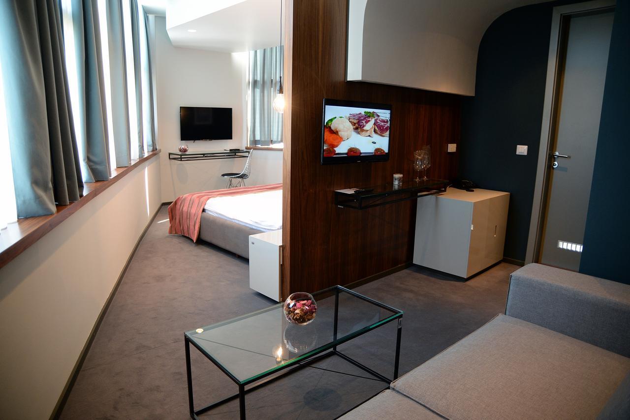 Hotel Russia スコピエ エクステリア 写真