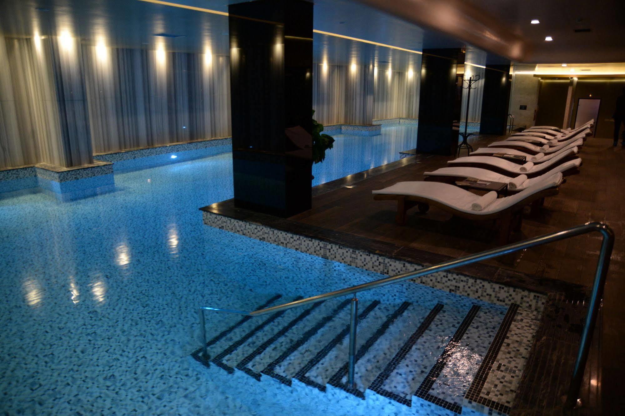 Hotel Russia スコピエ エクステリア 写真